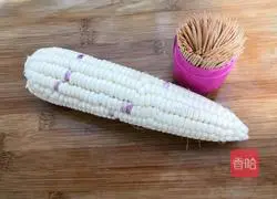Illustration of how to make toothpick corn skewers 1