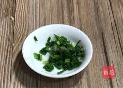 Illustration of how to make garlic and bitter sesame seeds 3