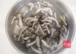 Illustration of how to make crab-flavored mushroom and mixed vegetable soup 7