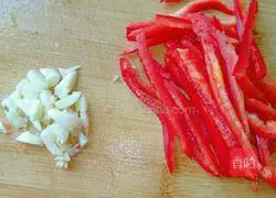 Illustration of how to make green onion and potato shreds 3