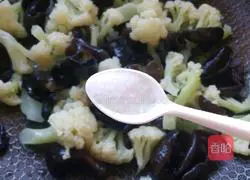 Illustration of how to make fried fungus with cauliflower 7
