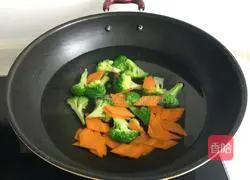 Illustration of how to make fried broccoli with both ears 4