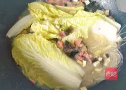 Illustration of how to make vermicelli and baby vegetables in soup 3