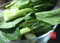 Sour and spicy Illustration of how to make cabbage 1