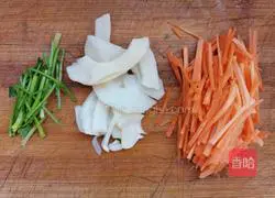 Illustration of how to mix three shredded American soy sauces 4