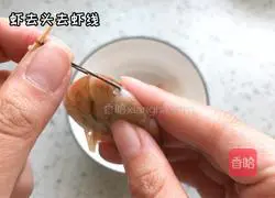Illustration of how to make spicy and sour lemon shrimp 1