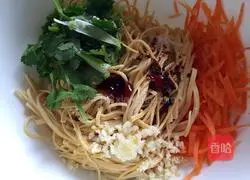 Illustration of how to make cold shredded dried tofu 4