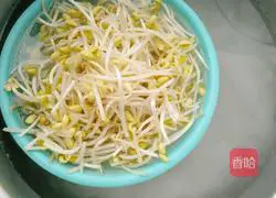 Illustration of how to make spicy soybean sprouts 4
