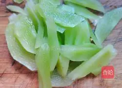 Illustration of how to make fried fungus and lettuce 5