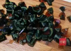 Illustration of how to make cold preserved egg tofu 3