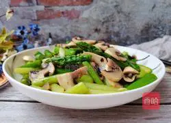 Illustration of how to make fried asparagus and mushrooms 18