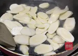 Illustration of how to make wild rice in oyster sauce 2