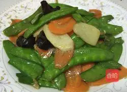 Illustration of how to make fried snow peas 9