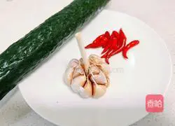 Illustration of how to make cool and spicy cucumber 1