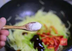 Illustration of how to make fried potato shreds with pepper 8