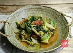 Illustration of how to make broccoli in tomato sauce 9