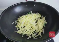 Illustration of how to make shredded leeks and potatoes 6