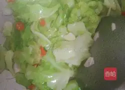 Illustration of how to stir-fry vermicelli with cabbage 8