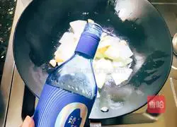 Illustration of how to make winter melon, scallops and bamboo fungus soup 7