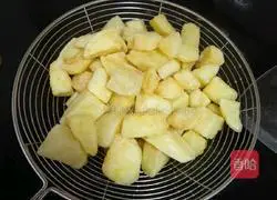 Illustration of how to make salt and pepper potato wedges 6