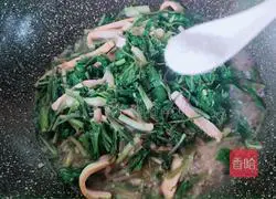 Illustration of how to stir-fry wild celery with dried shredded tofu 8