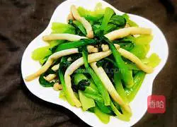 Illustration of how to stir-fry green vegetables with white jade mushrooms 12