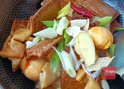 Illustration of how to make braised dried beans 12