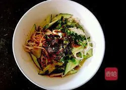 Illustration of how to make cucumber mixed with enoki mushrooms 9