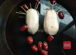 Illustration of how to make glutinous rice lotus root 7