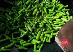 Illustration of how to cook long beans 7
