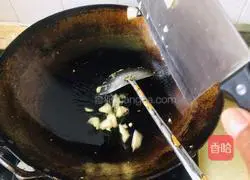 Illustration of how to cook kale with garlic 4