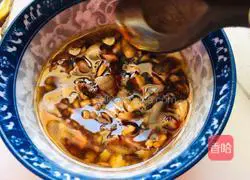 Illustration of how to steam enoki mushrooms with garlic chili sauce 5