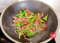 Illustration of how to stir-fry seasonal vegetables with olive oil 16