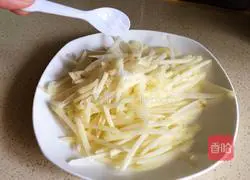 Illustration of how to make steamed potatoes with flour 2