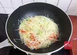 Illustration of how to make double pepper potato shreds 8