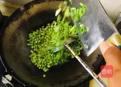 Illustration of how to make stir-fried edamame 9