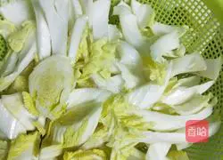 Illustration of how to make spicy and sour cabbage 3