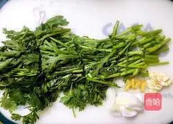 Illustration of how to make stir-fried chrysanthemum 1