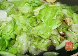 Illustration of how to make hand-shred cabbage 5