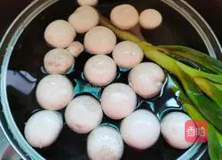 Illustration of how to make scallion mushrooms 2