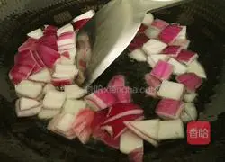 Illustration of how to make fried onions and potatoes 5