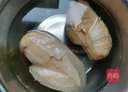 Illustration of how to make cold shredded chicken breast 3