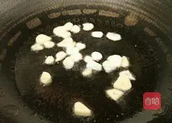 Illustration of how to stir-fry mushrooms with seaweed 7