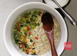 Illustration of how to make dormitory vegetable oatmeal porridge 1