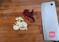 Illustration of how to make spicy stir-fried kale 6