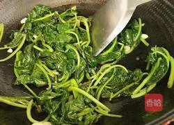 Illustration of how to stir-fry sweet potato leaves 8