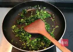 Illustration of how to make fried rice cake with radish tassel 12