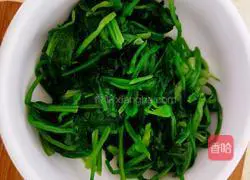 Illustration of how to make king oyster mushrooms with spinach 13