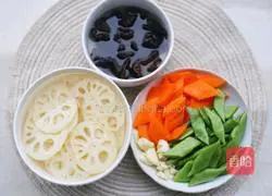 Illustration of how to make lotus pond stir-fry 2