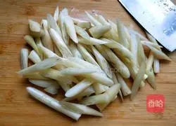 Illustration of how to make spicy and sour lotus root tips 3